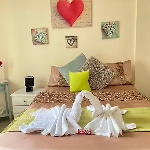 Privatunterkunft Lovely Double With Private Bathroom And Double With Shared Toilet & Parking Free, EDI
